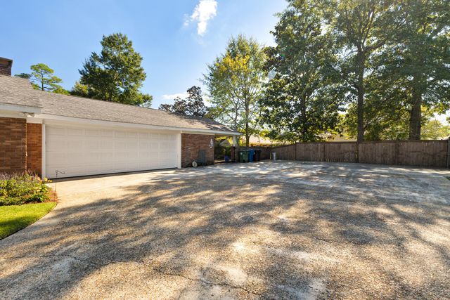 3202 Jamestown Rd., Hattiesburg, MS 39402