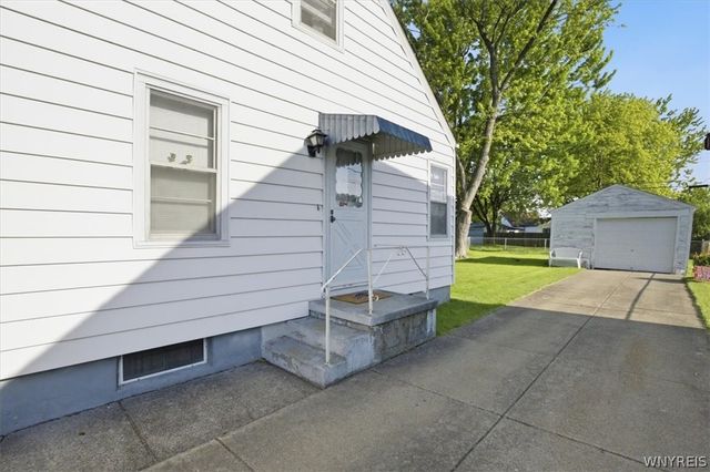 12 Tussing Lane, Tonawanda, NY 14150