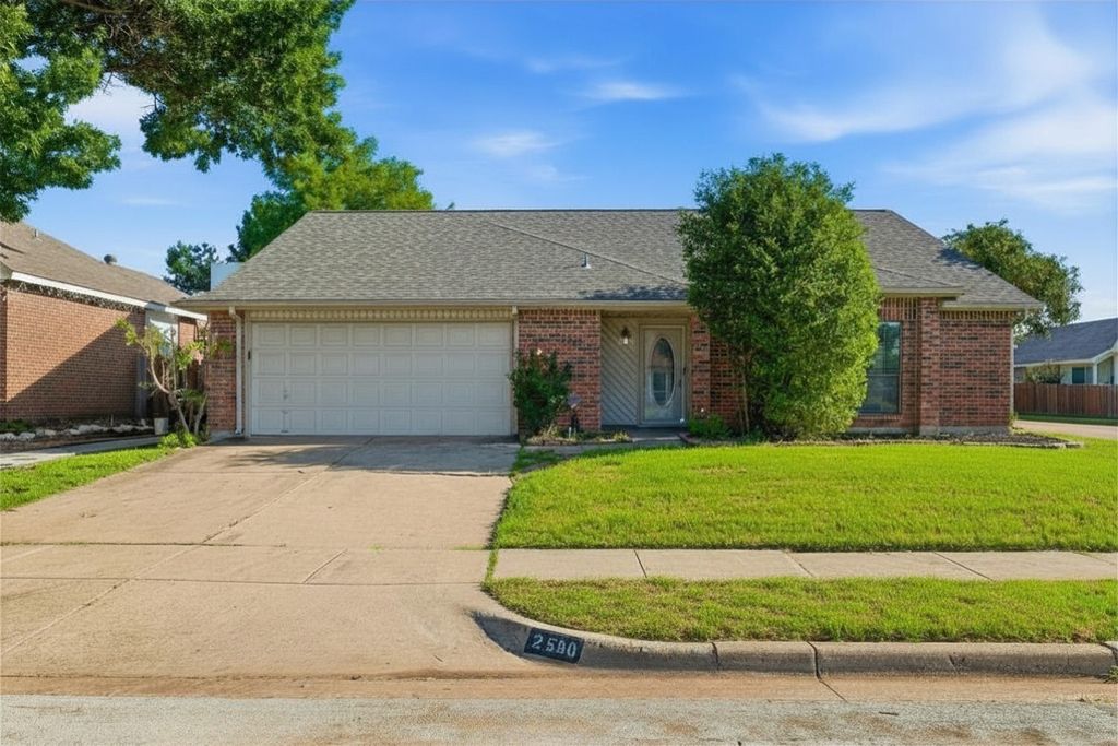 2500 Galemeadow Drive, Fort Worth, TX 76123