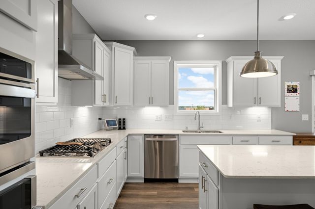 870 Spancil Hill Drive, Woodbury, MN 55129