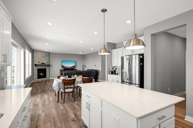 870 Spancil Hill Drive, Woodbury, MN 55129