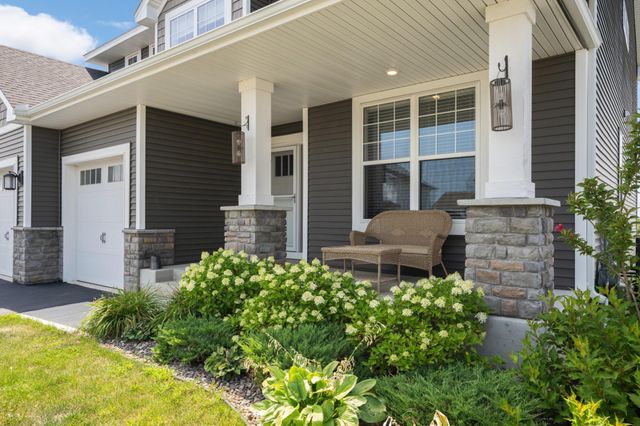 870 Spancil Hill Drive, Woodbury, MN 55129