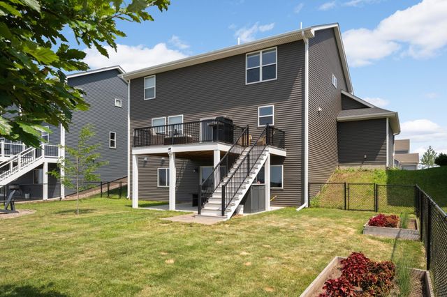 870 Spancil Hill Drive, Woodbury, MN 55129