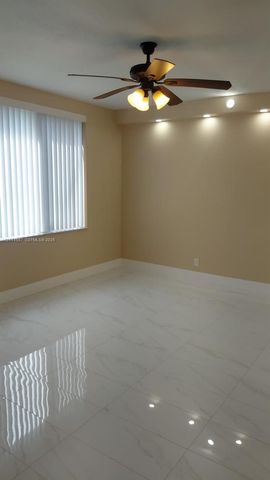 5335 NW 10th Court 209, Plantation, FL 33313