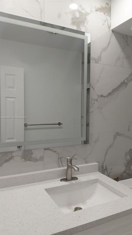 5335 NW 10th Court 209, Plantation, FL 33313
