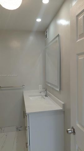 5335 NW 10th Court 209, Plantation, FL 33313