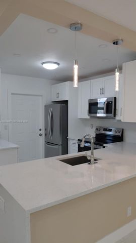 5335 NW 10th Court 209, Plantation, FL 33313