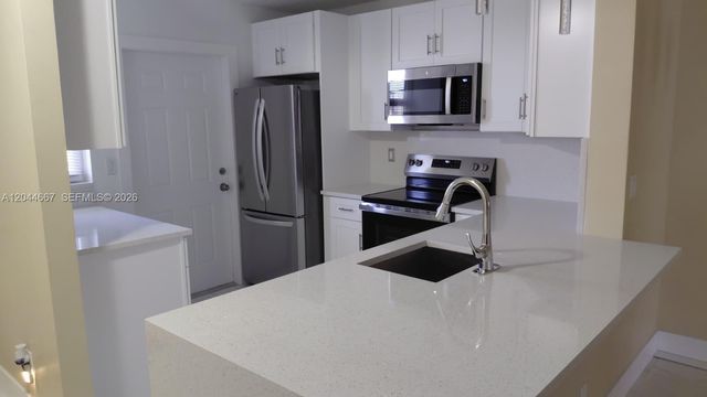 5335 NW 10th Court 209, Plantation, FL 33313