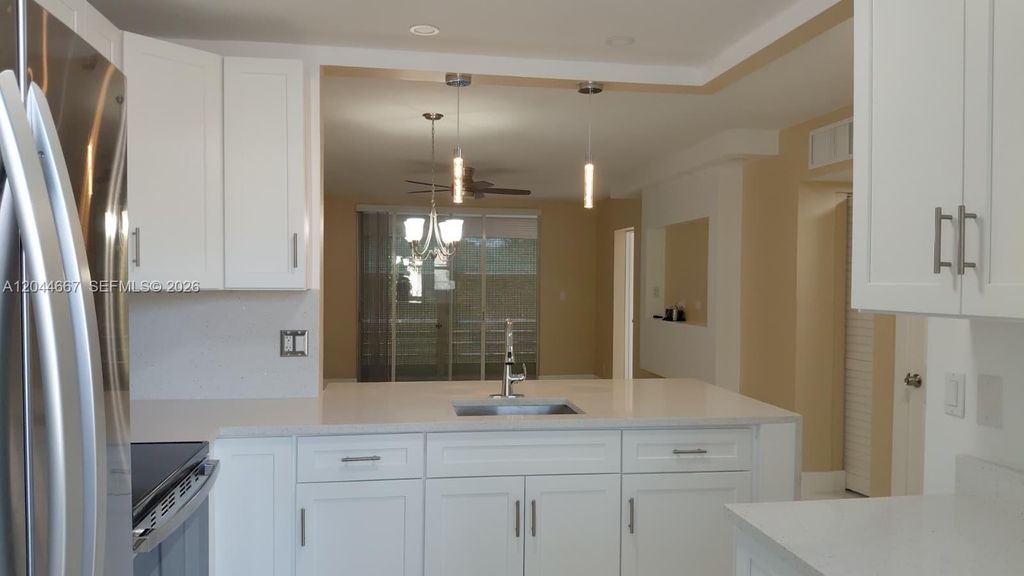 5335 NW 10th Court 209, Plantation, FL 33313