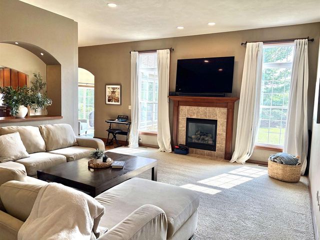 2701 E GLENHURST LANE, Appleton, WI 54913