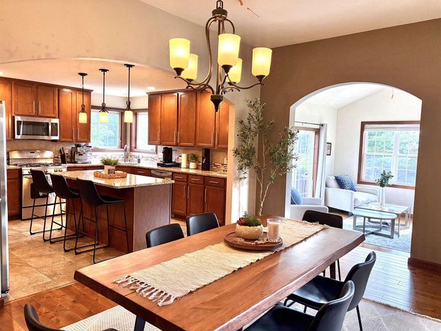 2701 E GLENHURST LANE, Appleton, WI 54913