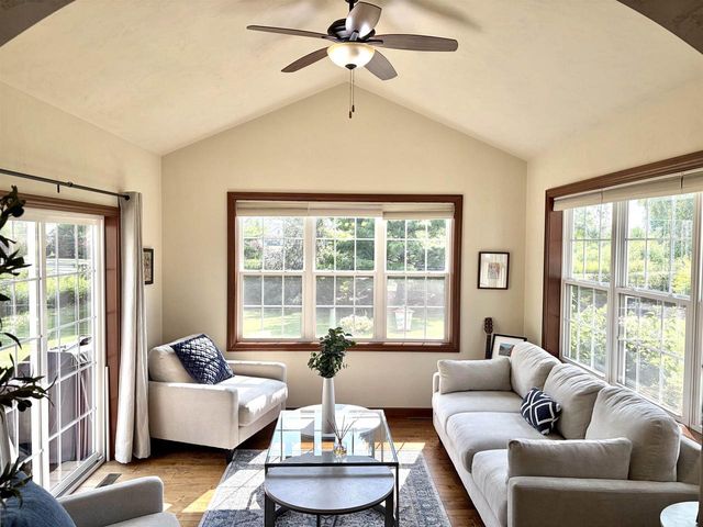 2701 E GLENHURST LANE, Appleton, WI 54913
