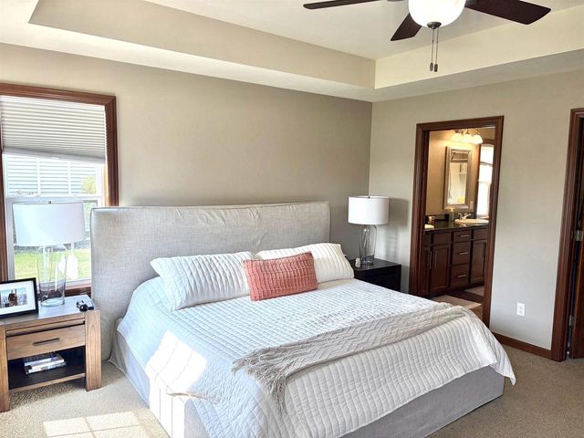 2701 E GLENHURST LANE, Appleton, WI 54913