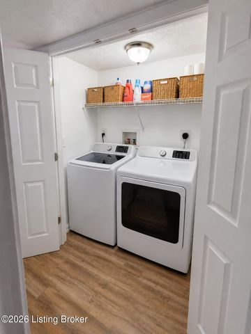 4606 Braves Ln, Louisville, KY 40272