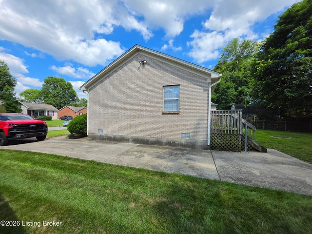 4606 Braves Ln, Louisville, KY 40272