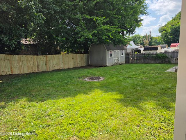 4606 Braves Ln, Louisville, KY 40272