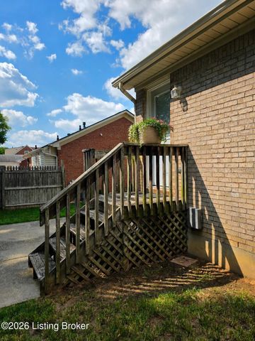 4606 Braves Ln, Louisville, KY 40272
