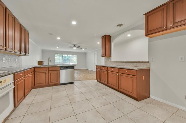 4725 9th Street A, Bacliff, TX 77518