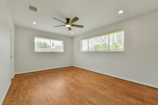 4725 9th Street A, Bacliff, TX 77518