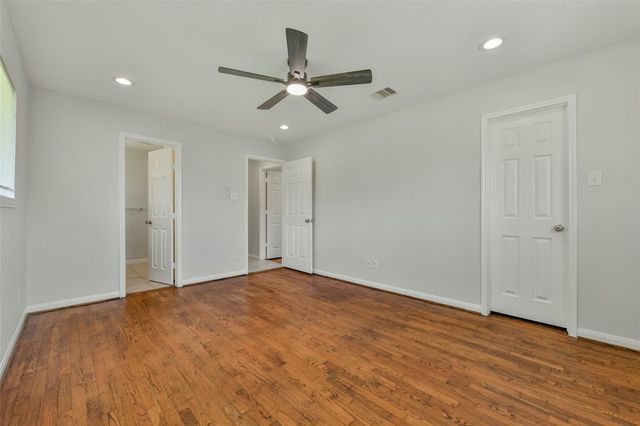 4725 9th Street A, Bacliff, TX 77518