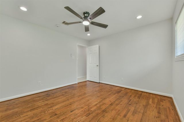 4725 9th Street A, Bacliff, TX 77518