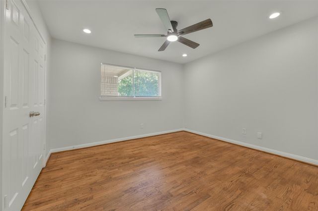 4725 9th Street A, Bacliff, TX 77518