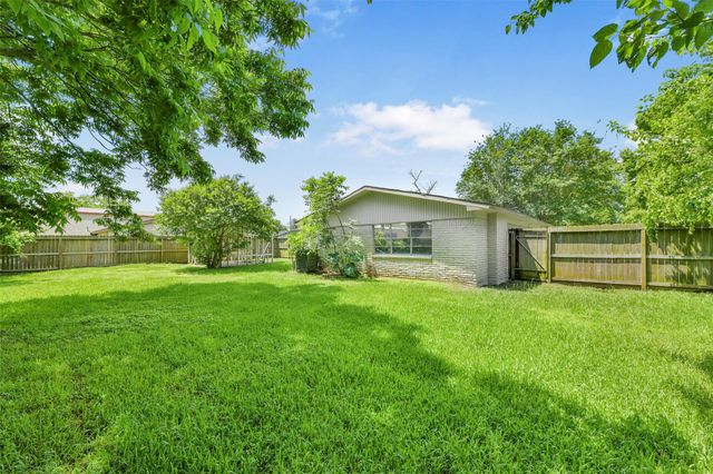 4725 9th Street A, Bacliff, TX 77518