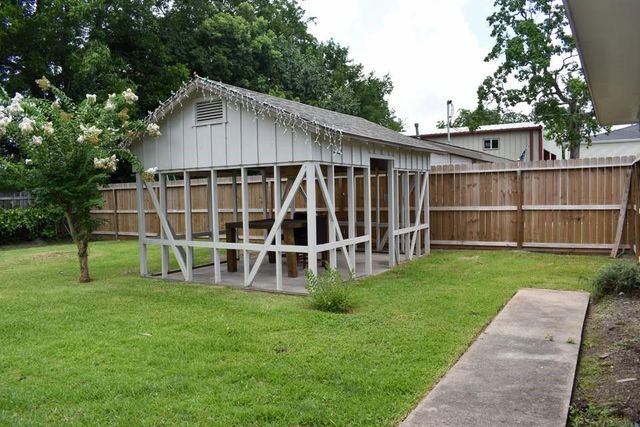 4725 9th Street A, Bacliff, TX 77518