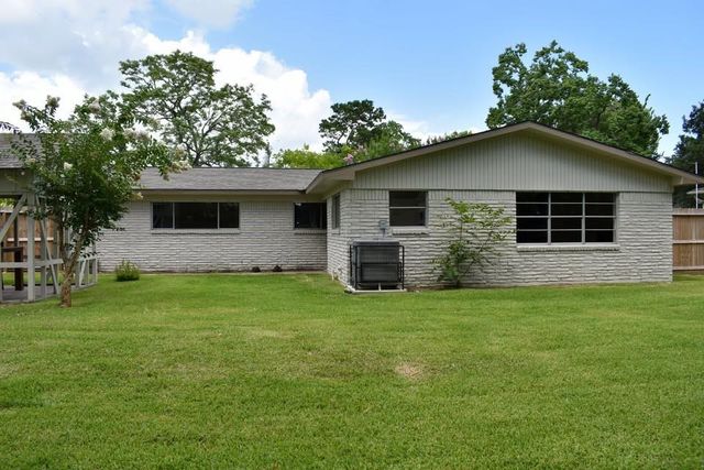 4725 9th Street A, Bacliff, TX 77518