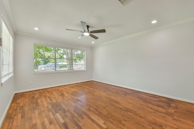 4725 9th Street A, Bacliff, TX 77518