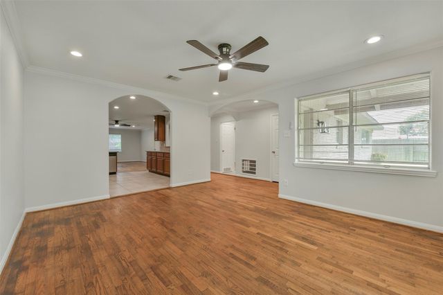 4725 9th Street A, Bacliff, TX 77518