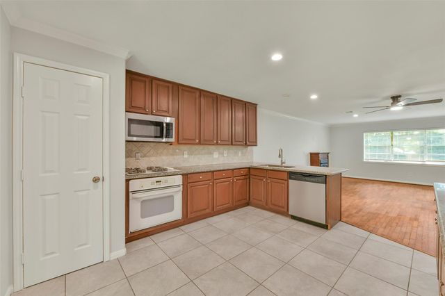 4725 9th Street A, Bacliff, TX 77518