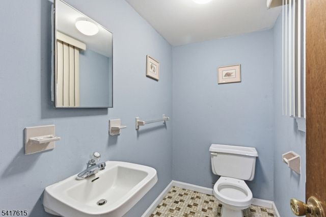 5 William Dr, Rockaway Boro, NJ 07866