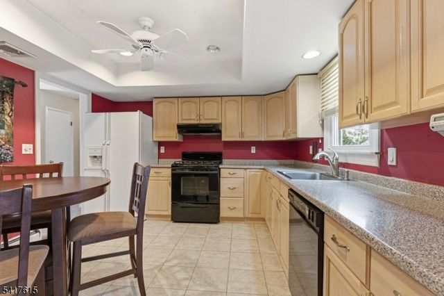 5 William Dr, Rockaway Boro, NJ 07866