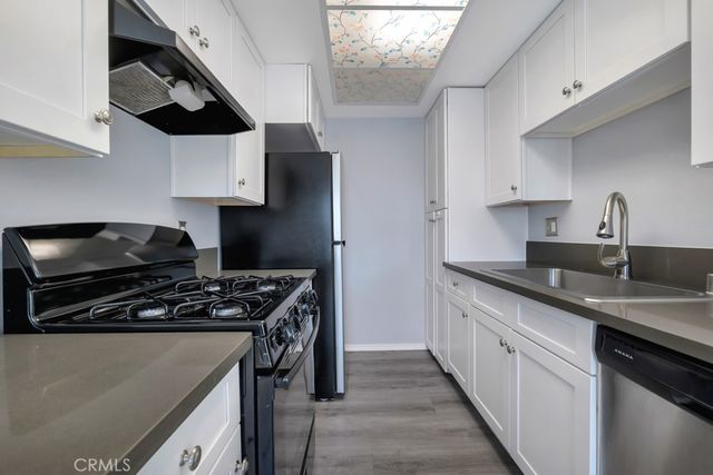15145 Victory 1, Van Nuys, CA 91411