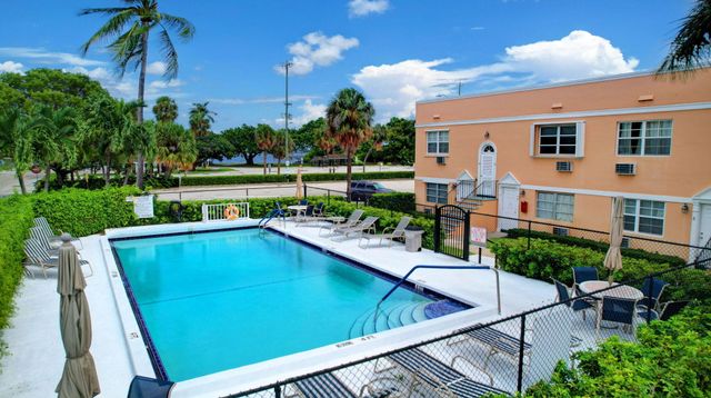 15 S Golfview Road 201, Lake Worth Beach, FL 33460