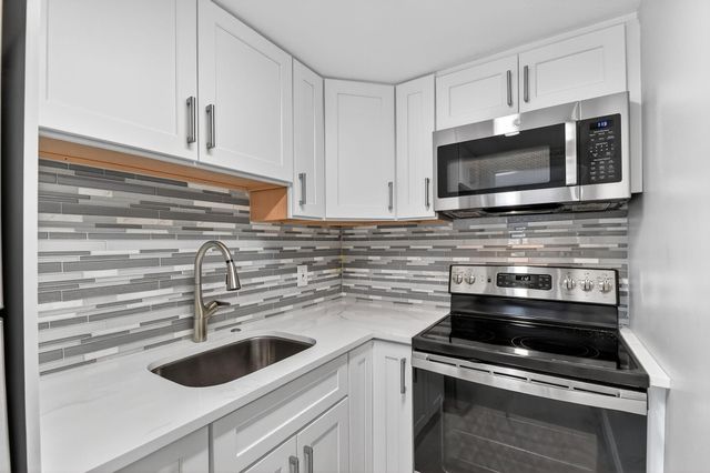 15 S Golfview Road 201, Lake Worth Beach, FL 33460