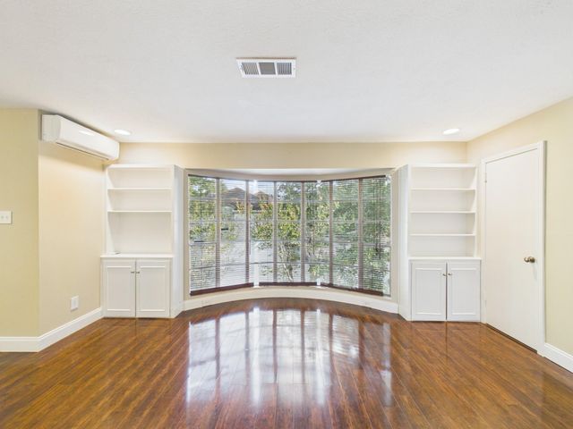 2595 Marilee Lane 1, Houston, TX 77057