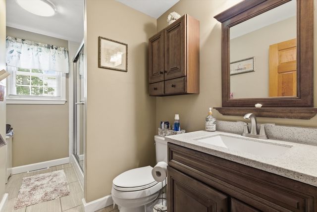 22 Lindale Ave, Weymouth, MA 02191