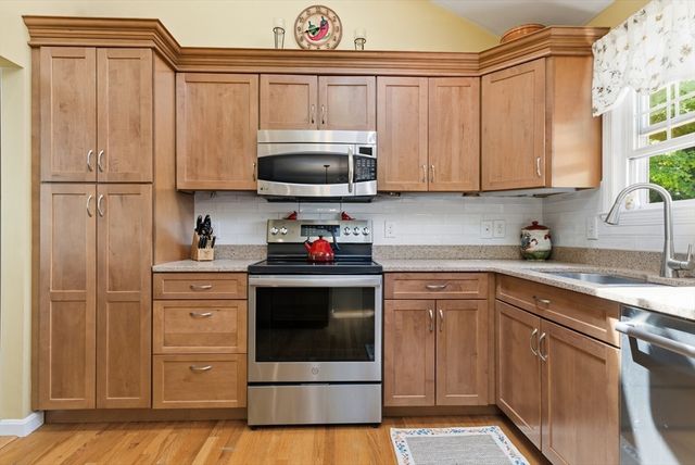 22 Lindale Ave, Weymouth, MA 02191