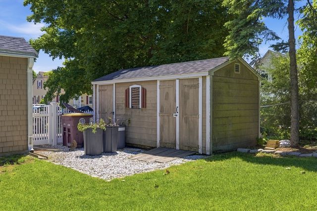 22 Lindale Ave, Weymouth, MA 02191