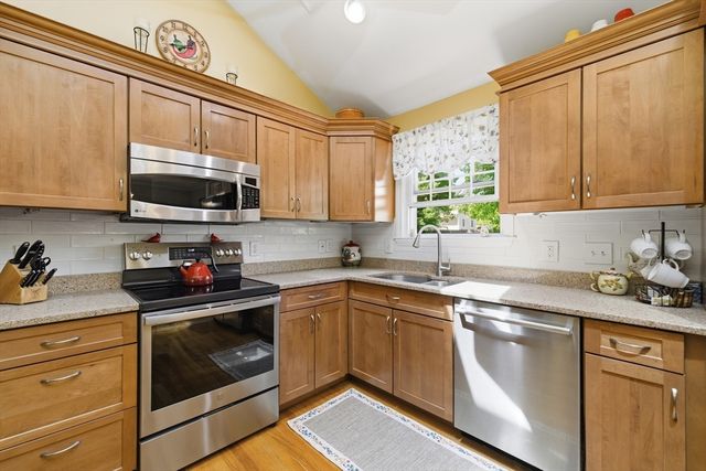 22 Lindale Ave, Weymouth, MA 02191
