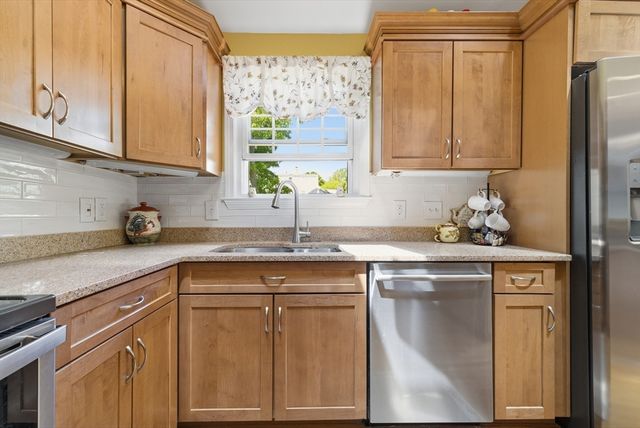 22 Lindale Ave, Weymouth, MA 02191