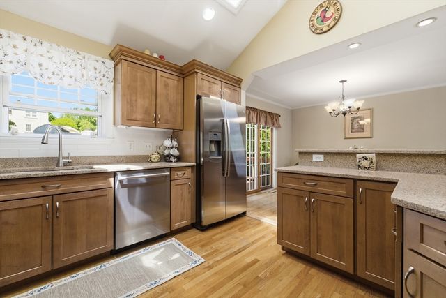 22 Lindale Ave, Weymouth, MA 02191