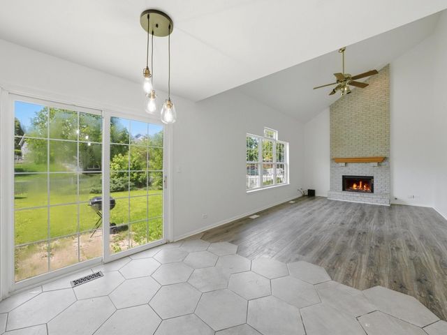 225 Parkside Lane, Oswego, IL 60543