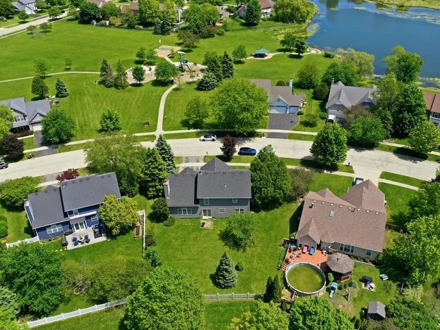 225 Parkside Lane, Oswego, IL 60543