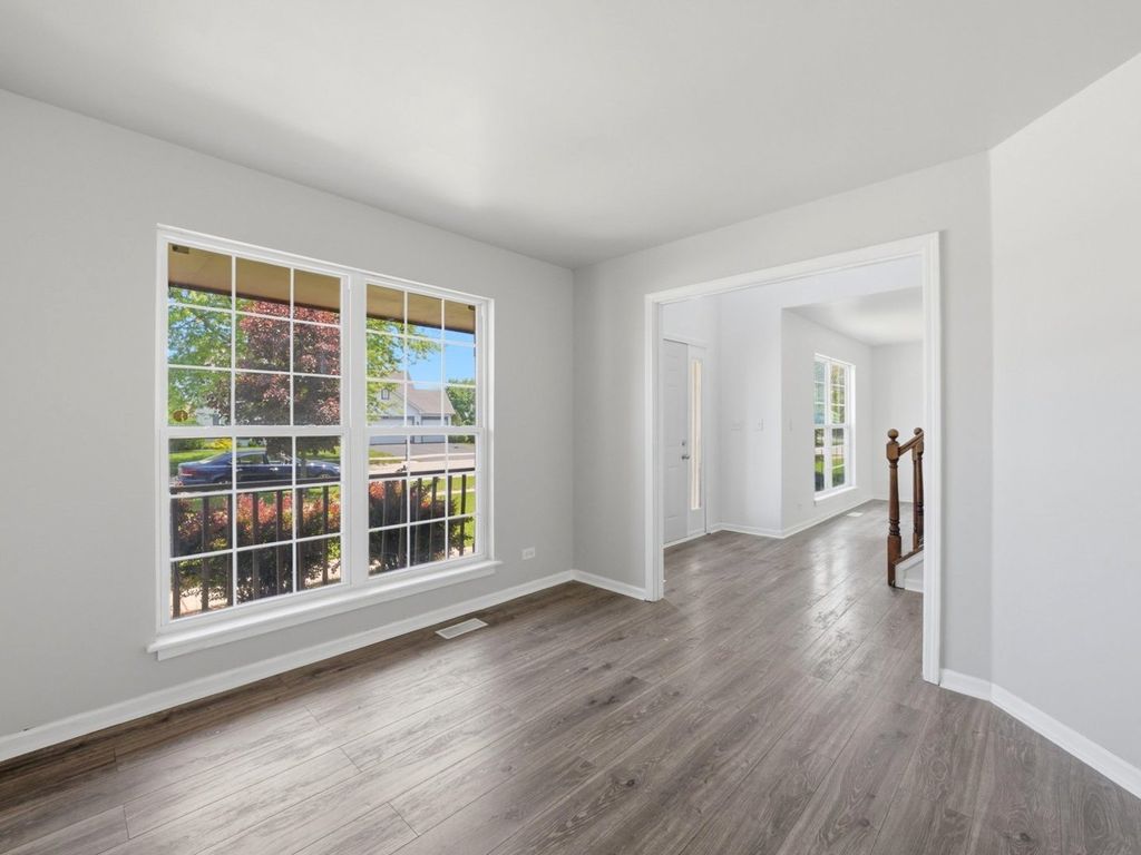 Image 13 of property listing at 225 Parkside Lane, Oswego, IL 60543