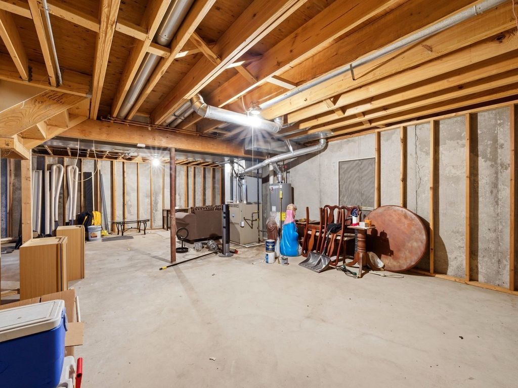 Image 36 of property listing at 225 Parkside Lane, Oswego, IL 60543