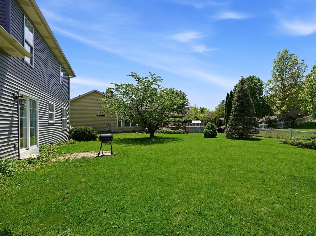 Image 38 of property listing at 225 Parkside Lane, Oswego, IL 60543