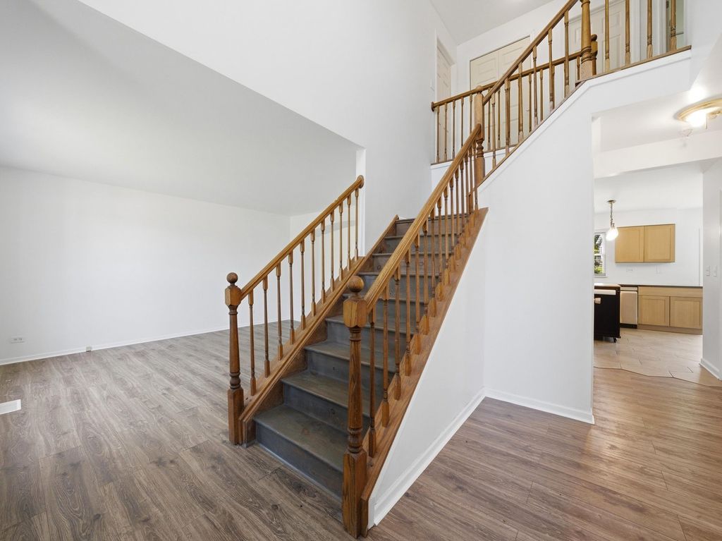Image 8 of property listing at 225 Parkside Lane, Oswego, IL 60543